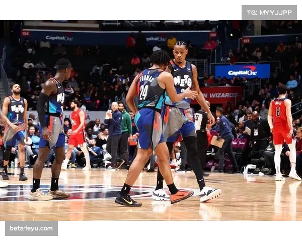 小波特与克拉克斯顿首节火热，托马斯投篮失准待改进