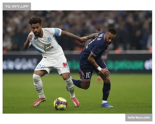 法甲联赛上半程呈现三强争冠格局，竞争异常激烈